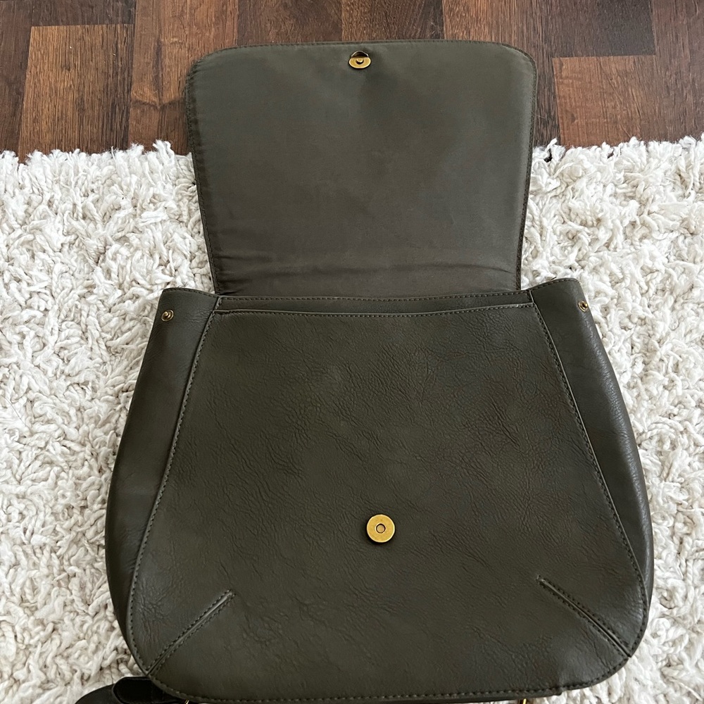 Universal Thread Pack-Back Purse - image 5